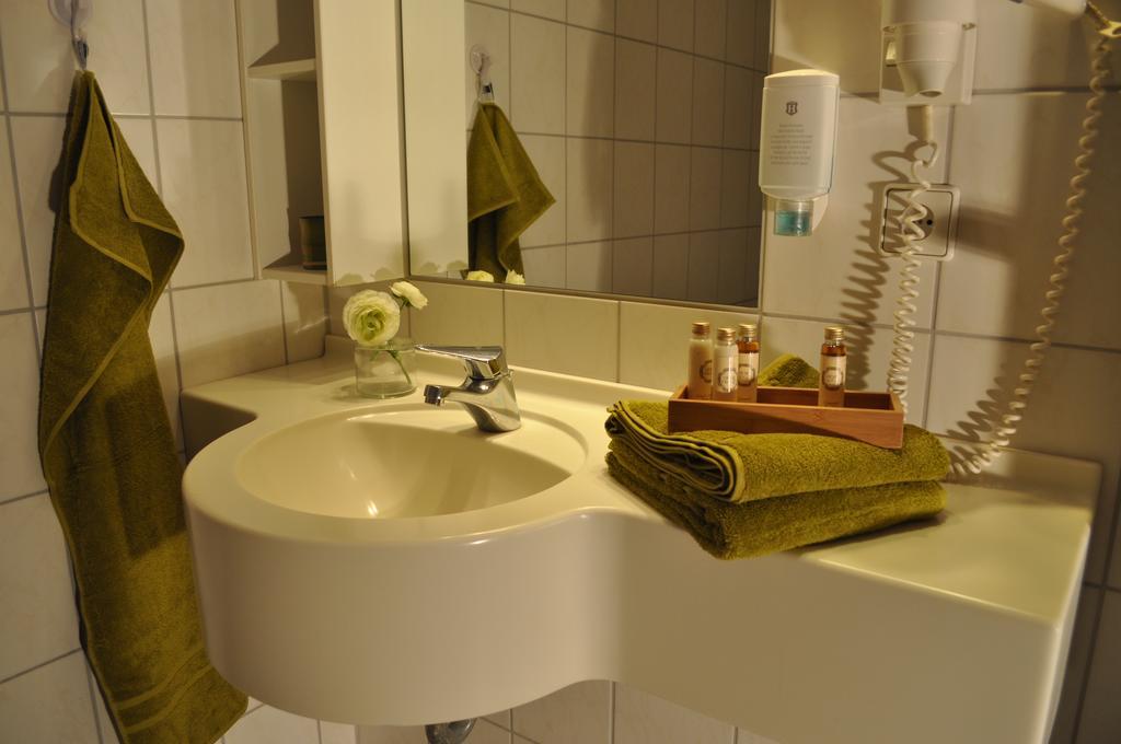 Landhotel Gillenfelder Hof エクステリア 写真